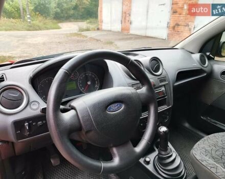 Красный Форд Фиеста, объемом двигателя 1.3 л и пробегом 208 тыс. км за 3599 $, фото 5 на Automoto.ua