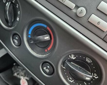 Червоний Форд Фієста, об'ємом двигуна 1.2 л та пробігом 158 тис. км за 3500 $, фото 11 на Automoto.ua