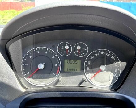 Красный Форд Фиеста, объемом двигателя 0.14 л и пробегом 243 тыс. км за 3400 $, фото 7 на Automoto.ua