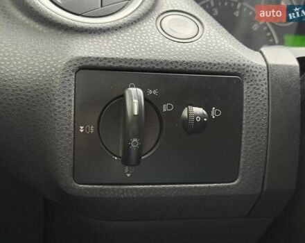 Красный Форд Фиеста, объемом двигателя 1.4 л и пробегом 213 тыс. км за 3190 $, фото 16 на Automoto.ua