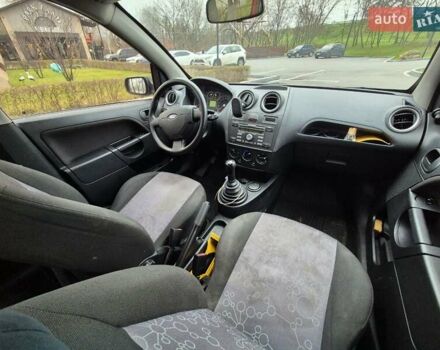 Червоний Форд Фієста, об'ємом двигуна 1.2 л та пробігом 158 тис. км за 3500 $, фото 13 на Automoto.ua