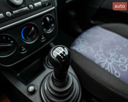 Червоний Форд Фієста, об'ємом двигуна 1.2 л та пробігом 94 тис. км за 4973 $, фото 14 на Automoto.ua