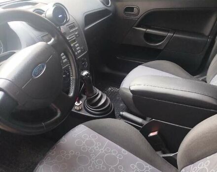 Красный Форд Фиеста, объемом двигателя 1.39 л и пробегом 199 тыс. км за 4000 $, фото 6 на Automoto.ua