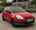 Червоний Форд Фієста, об'ємом двигуна 1.2 л та пробігом 200 тис. км за 2750 $, фото 1 на Automoto.ua