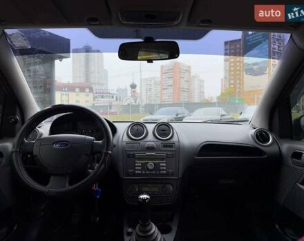 Красный Форд Фиеста, объемом двигателя 1.4 л и пробегом 213 тыс. км за 3190 $, фото 11 на Automoto.ua