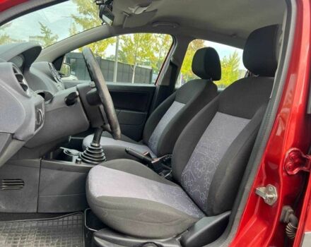 Красный Форд Фиеста, объемом двигателя 1.3 л и пробегом 103 тыс. км за 4790 $, фото 9 на Automoto.ua