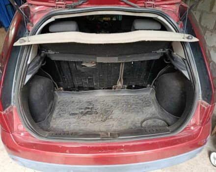 Красный Форд Фиеста, объемом двигателя 1.2 л и пробегом 260 тыс. км за 3590 $, фото 7 на Automoto.ua