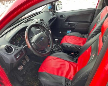 Червоний Форд Фієста, об'ємом двигуна 1.2 л та пробігом 275 тис. км за 2750 $, фото 4 на Automoto.ua