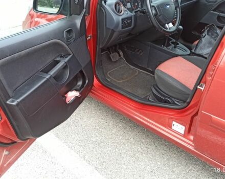 Червоний Форд Фієста, об'ємом двигуна 1.6 л та пробігом 157 тис. км за 5200 $, фото 3 на Automoto.ua