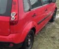 Красный Форд Фиеста, объемом двигателя 1.2 л и пробегом 180 тыс. км за 3400 $, фото 5 на Automoto.ua