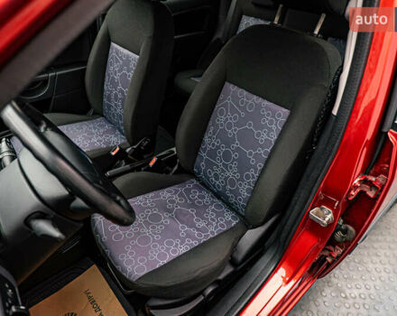 Червоний Форд Фієста, об'ємом двигуна 1.2 л та пробігом 94 тис. км за 4973 $, фото 8 на Automoto.ua