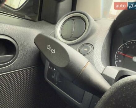 Красный Форд Фиеста, объемом двигателя 1.4 л и пробегом 213 тыс. км за 3190 $, фото 23 на Automoto.ua