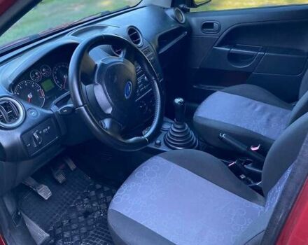 Красный Форд Фиеста, объемом двигателя 1.24 л и пробегом 153 тыс. км за 4500 $, фото 6 на Automoto.ua