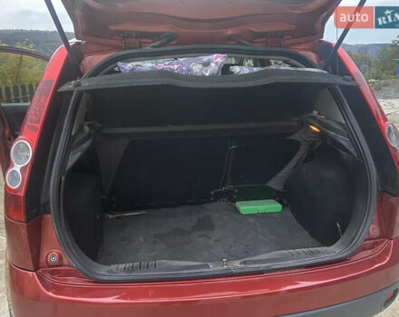 Форд Фиеста 2007 в Могилев-Подольском на Automoto.ua Красный Форд Фиеста, объемом двигателя 1.3 л и пробегом 204 тыс. км за 3700 $, фото 7 на Automoto.ua