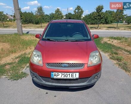 Красный Форд Фиеста, объемом двигателя 1.39 л и пробегом 218 тыс. км за 4100 $, фото 7 на Automoto.ua