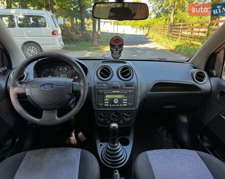 Червоний Форд Фієста, об'ємом двигуна 1.4 л та пробігом 183 тис. км за 2650 $, фото 22 на Automoto.ua