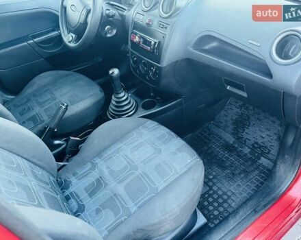 Червоний Форд Фієста, об'ємом двигуна 1.3 л та пробігом 280 тис. км за 2900 $, фото 8 на Automoto.ua