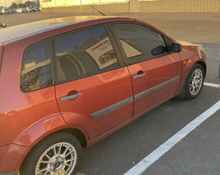 Красный Форд Фиеста, объемом двигателя 1.4 л и пробегом 226 тыс. км за 3750 $, фото 4 на Automoto.ua