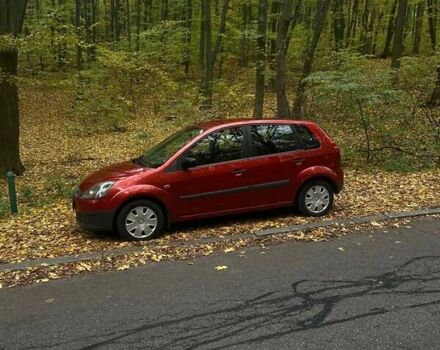 Красный Форд Фиеста, объемом двигателя 1.24 л и пробегом 208 тыс. км за 3800 $, фото 2 на Automoto.ua