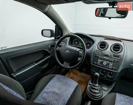 Червоний Форд Фієста, об'ємом двигуна 1.2 л та пробігом 94 тис. км за 4973 $, фото 10 на Automoto.ua