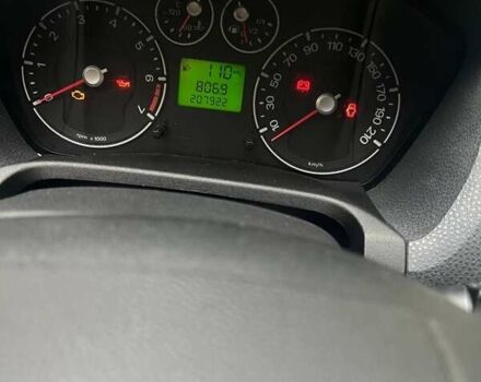 Красный Форд Фиеста, объемом двигателя 1.24 л и пробегом 208 тыс. км за 3800 $, фото 4 на Automoto.ua