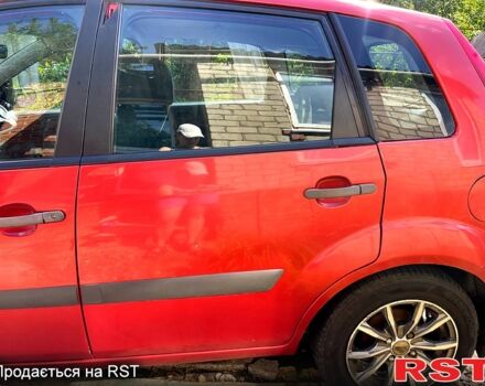 Красный Форд Фиеста, объемом двигателя 1.4 л и пробегом 174 тыс. км за 3500 $, фото 7 на Automoto.ua