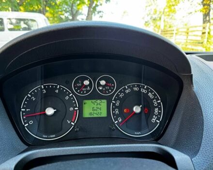 Червоний Форд Фієста, об'ємом двигуна 1.4 л та пробігом 183 тис. км за 3940 $, фото 15 на Automoto.ua