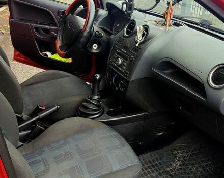 Красный Форд Фиеста, объемом двигателя 1.3 л и пробегом 191 тыс. км за 3950 $, фото 9 на Automoto.ua