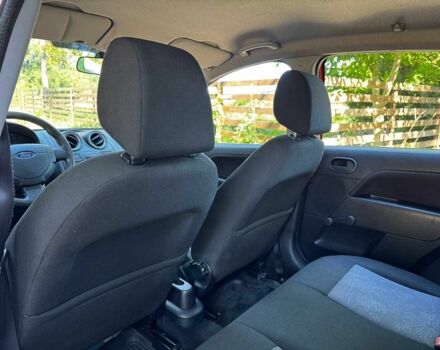 Червоний Форд Фієста, об'ємом двигуна 1.4 л та пробігом 183 тис. км за 3940 $, фото 21 на Automoto.ua