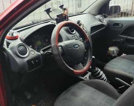 Красный Форд Фиеста, объемом двигателя 1.3 л и пробегом 190 тыс. км за 3542 $, фото 2 на Automoto.ua