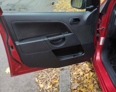 Красный Форд Фиеста, объемом двигателя 1.24 л и пробегом 208 тыс. км за 3800 $, фото 6 на Automoto.ua