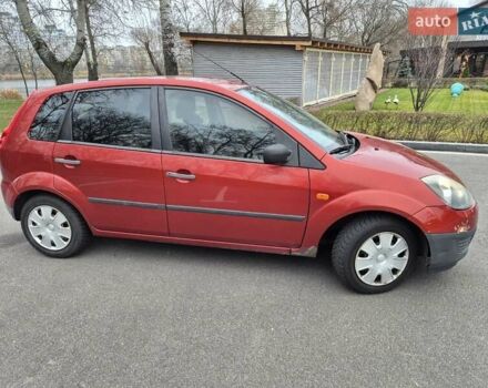 Червоний Форд Фієста, об'ємом двигуна 1.2 л та пробігом 158 тис. км за 3500 $, фото 4 на Automoto.ua