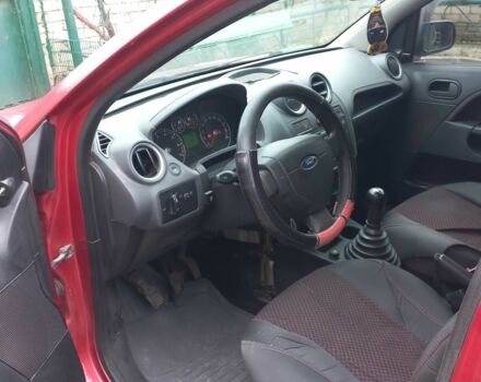 Красный Форд Фиеста, объемом двигателя 1.4 л и пробегом 339 тыс. км за 2900 $, фото 1 на Automoto.ua