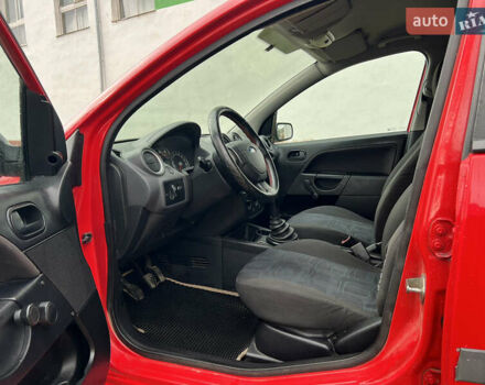 Красный Форд Фиеста, объемом двигателя 1.3 л и пробегом 200 тыс. км за 3300 $, фото 17 на Automoto.ua