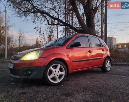 Красный Форд Фиеста, объемом двигателя 1.39 л и пробегом 255 тыс. км за 3250 $, фото 2 на Automoto.ua