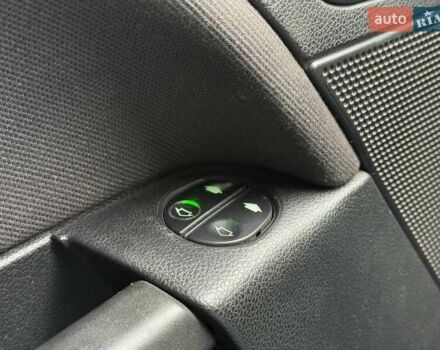 Красный Форд Фиеста, объемом двигателя 1.4 л и пробегом 213 тыс. км за 3190 $, фото 14 на Automoto.ua