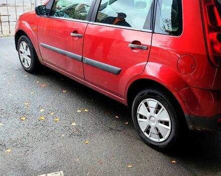 Красный Форд Фиеста, объемом двигателя 1.3 л и пробегом 191 тыс. км за 3950 $, фото 2 на Automoto.ua