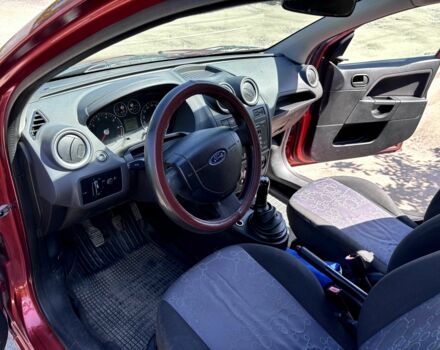 Красный Форд Фиеста, объемом двигателя 0.14 л и пробегом 243 тыс. км за 3400 $, фото 4 на Automoto.ua