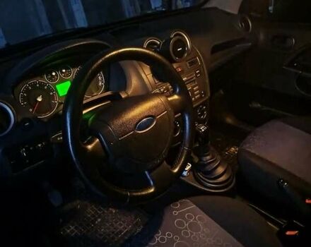 Красный Форд Фиеста, объемом двигателя 1.39 л и пробегом 199 тыс. км за 4000 $, фото 5 на Automoto.ua