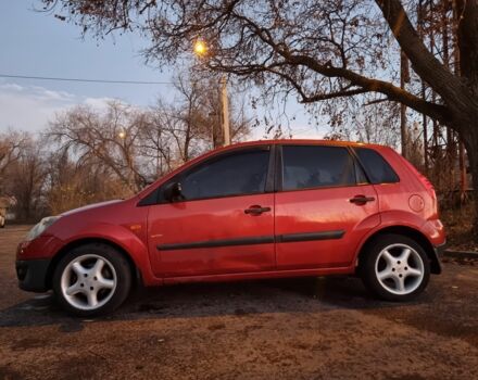 Красный Форд Фиеста, объемом двигателя 1.4 л и пробегом 255 тыс. км за 3100 $, фото 4 на Automoto.ua