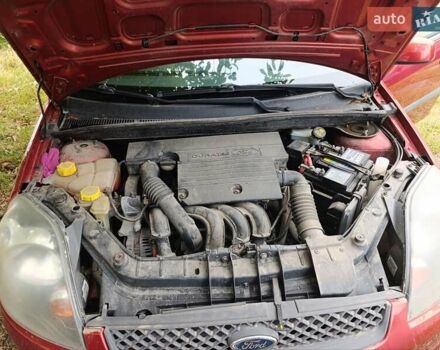 Красный Форд Фиеста, объемом двигателя 1.4 л и пробегом 151 тыс. км за 3900 $, фото 6 на Automoto.ua