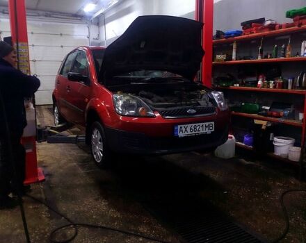 Червоний Форд Фієста, об'ємом двигуна 1.4 л та пробігом 199 тис. км за 4200 $, фото 5 на Automoto.ua