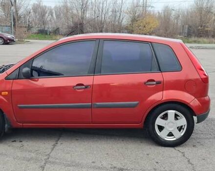 Красный Форд Фиеста, объемом двигателя 1.4 л и пробегом 205 тыс. км за 4300 $, фото 6 на Automoto.ua