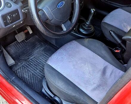 Красный Форд Фиеста, объемом двигателя 1.4 л и пробегом 247 тыс. км за 4158 $, фото 7 на Automoto.ua