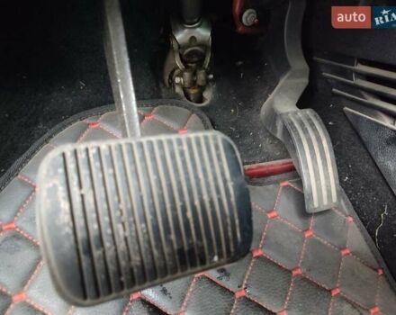 Красный Форд Фиеста, объемом двигателя 1.4 л и пробегом 170 тыс. км за 4100 $, фото 15 на Automoto.ua