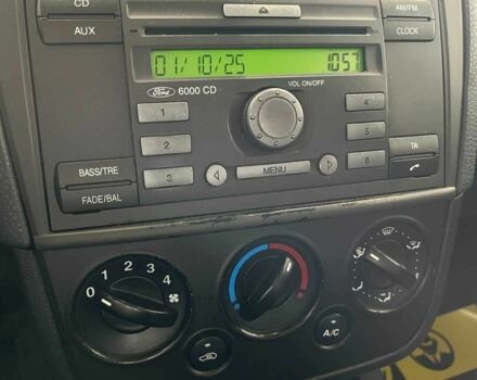 Красный Форд Фиеста, объемом двигателя 1.2 л и пробегом 164 тыс. км за 4150 $, фото 18 на Automoto.ua