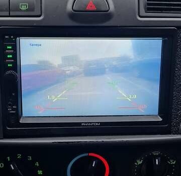 Красный Форд Фиеста, объемом двигателя 1.4 л и пробегом 205 тыс. км за 4300 $, фото 14 на Automoto.ua