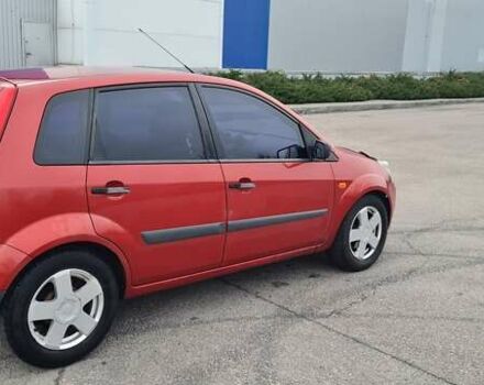 Красный Форд Фиеста, объемом двигателя 1.4 л и пробегом 205 тыс. км за 4300 $, фото 7 на Automoto.ua