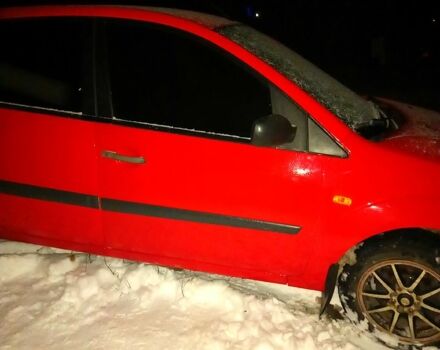 Червоний Форд Фієста, об'ємом двигуна 1.2 л та пробігом 130 тис. км за 3500 $, фото 3 на Automoto.ua