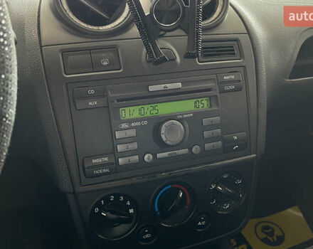 Червоний Форд Фієста, об'ємом двигуна 1.24 л та пробігом 164 тис. км за 4150 $, фото 12 на Automoto.ua